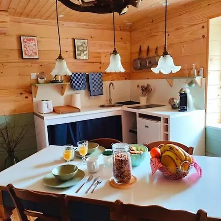 Le Maison Avec Jardin * Messeix